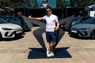 Jirka Mádl odstartoval víkendovou Cupra párty! Značka ukázala v Praze ikonický pětiválec i dravou novinku - Garáž.cz